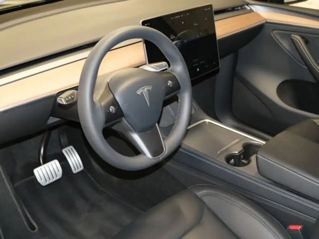 Tesla Model Y AWD Performance