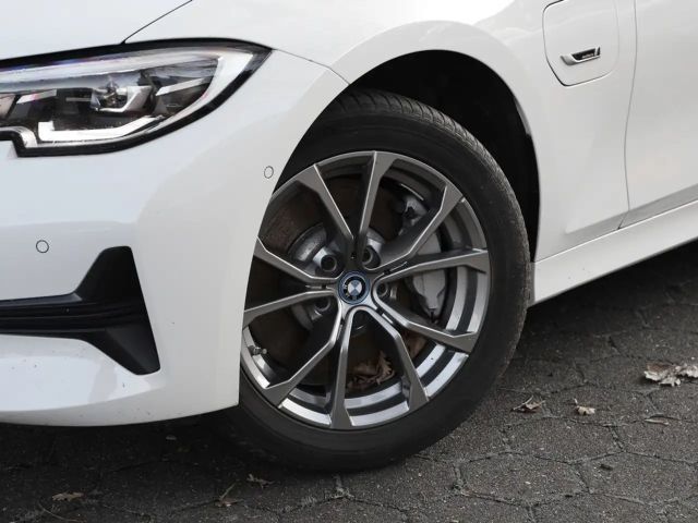BMW 330 330e Sport Line Touring xDrive
