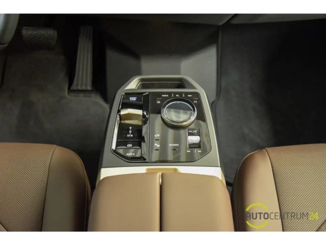 BMW iX 40 SkyLounge Massage HK HUD Soft Laser 360