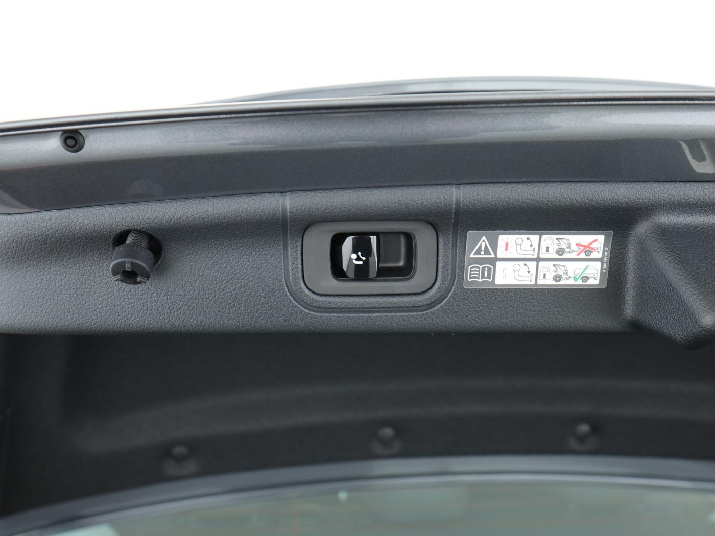 Mercedes-Benz C 200 AVANTGARDE Sedan