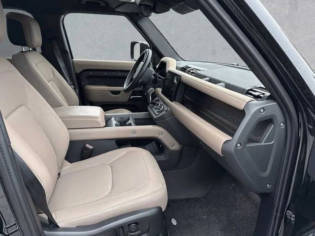 Land Rover Defender 110 D300 Dynamic SE