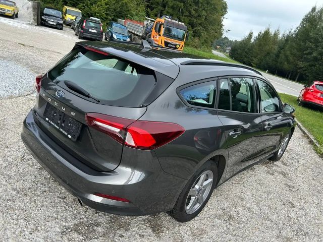 Ford Focus Cool & Connect Wagon