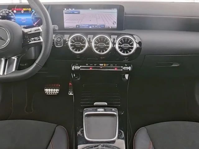 Mercedes-Benz A 220 A 220 d AMG Line Premium