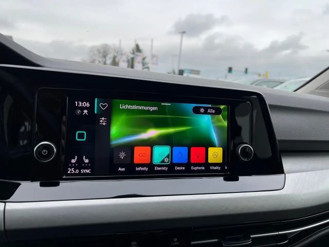 Volkswagen Golf Life Variant