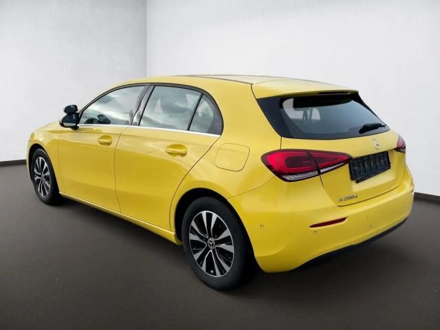 Mercedes-Benz A 200 A 200 d