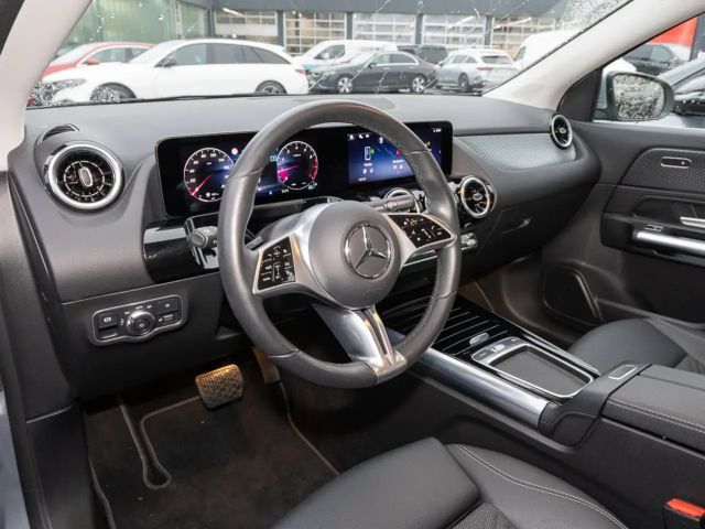 Mercedes-Benz GLA 180 ACC LED Navi SHZ Winterp. Fernlichtass.
