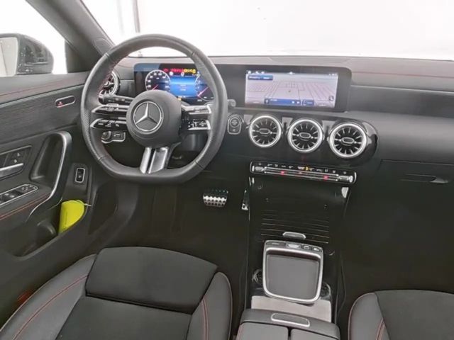 Mercedes-Benz CLA 200 AMG Line Shooting Brake