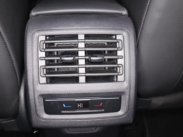 Volkswagen Golf 1.5 eTSI R-Line Style Variant