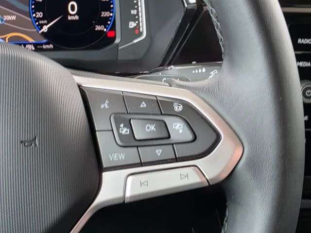 Volkswagen Touran 1.5 TSI DSG IQ.Drive R-Line