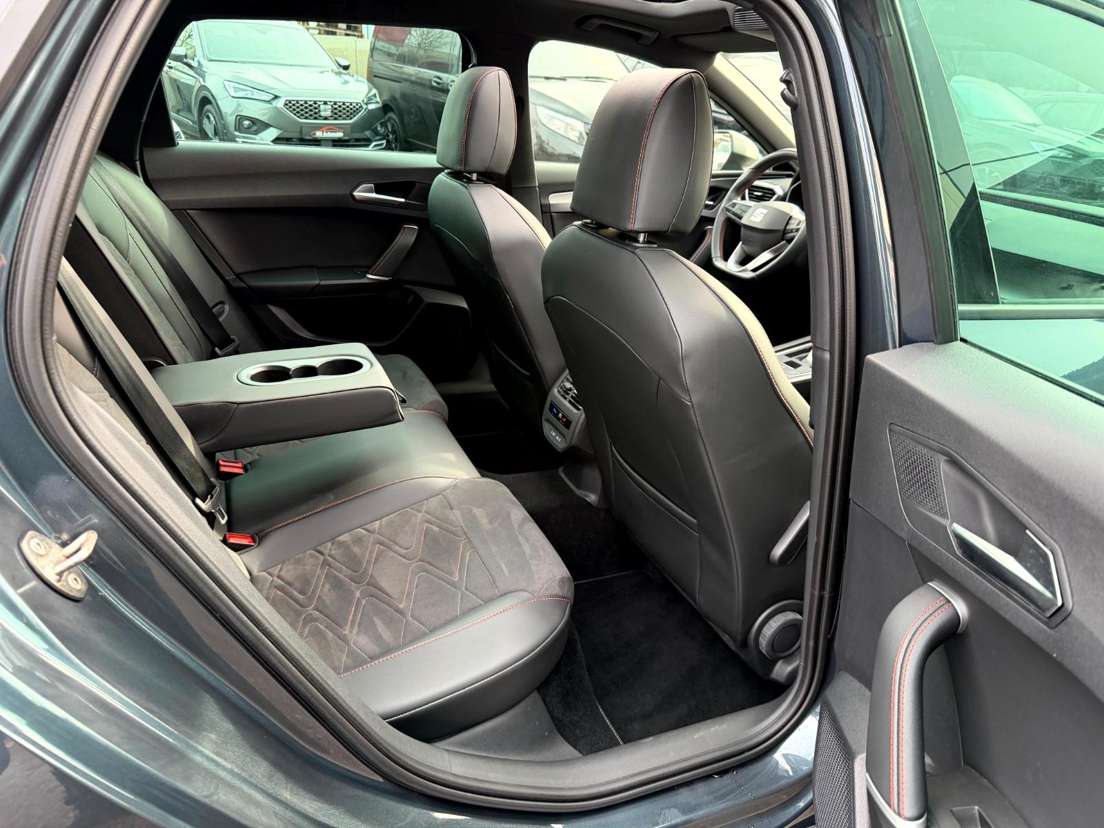 Seat Leon 2.0 TSI DSG FR-lijn Sportstourer