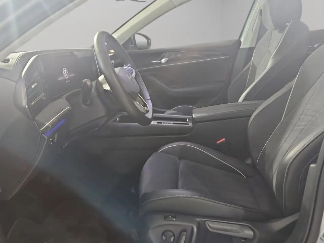 Volkswagen Passat 1.5 eTSI Business Variant