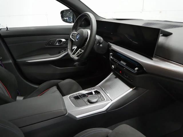 BMW 330 330e M-Sport xDrive