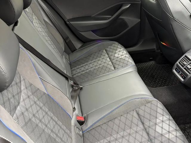 Volkswagen Passat 2.0 TDI DSG R-Line Variant