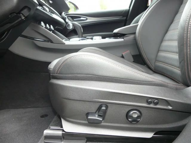 Alfa Romeo Stelvio AT8 Q4 Turbo