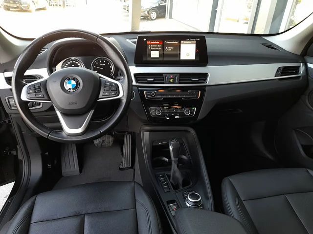 BMW X1 4x4 PHEV Aut. *VOLL LED / NAVI / KAMERA / HEAD-...