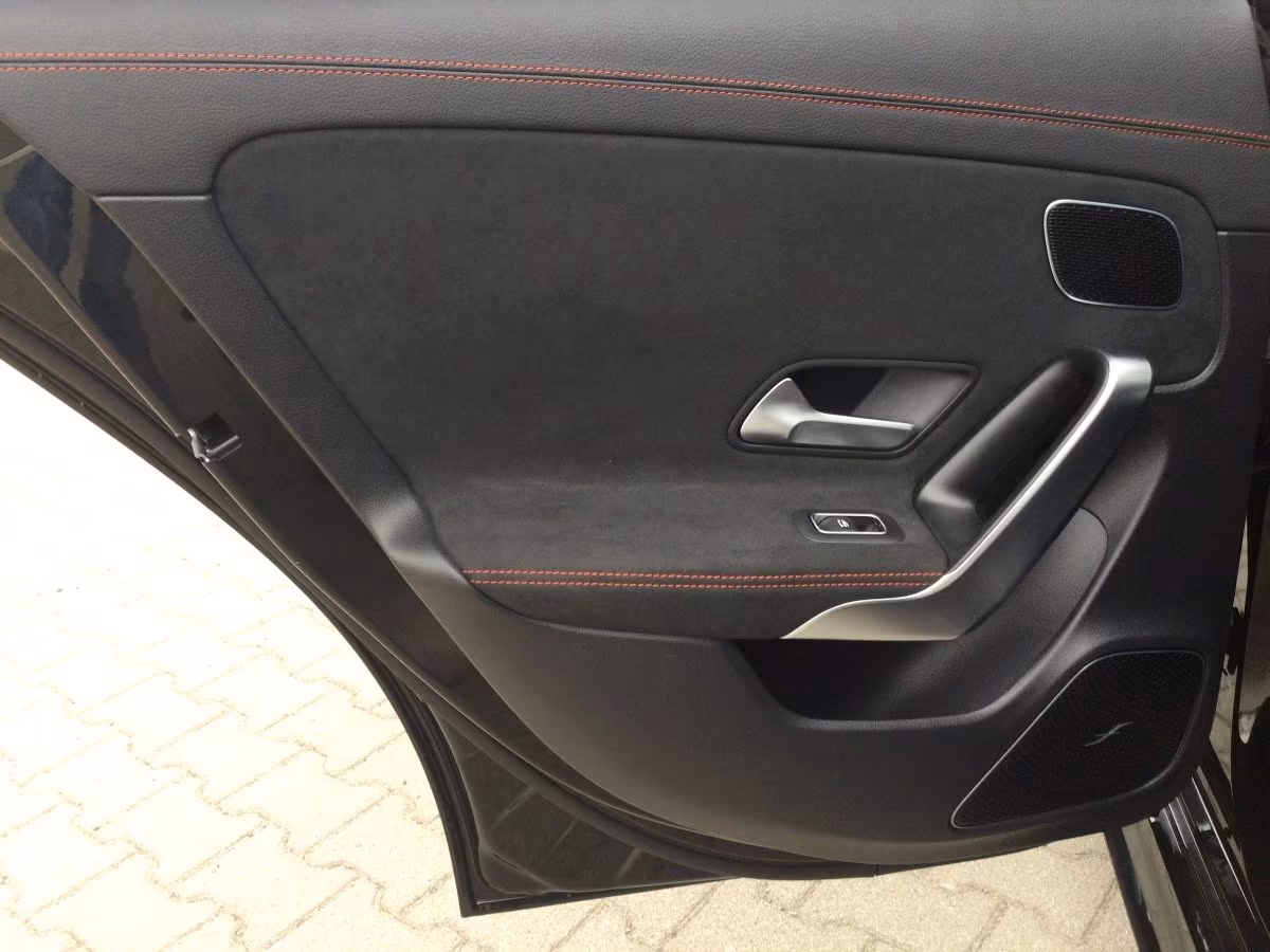 Mercedes-Benz CLA 200 AMG Line Coupé