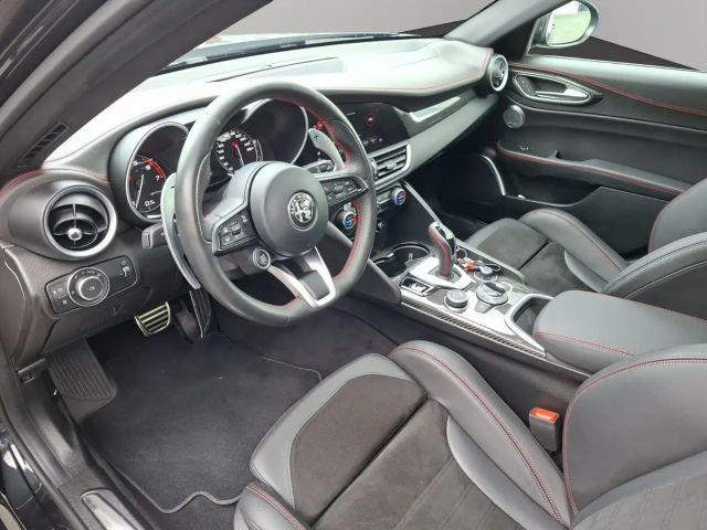Alfa Romeo Giulia Q4 Turbo