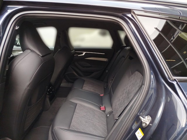 Audi A6 Avant Quattro S-Tronic