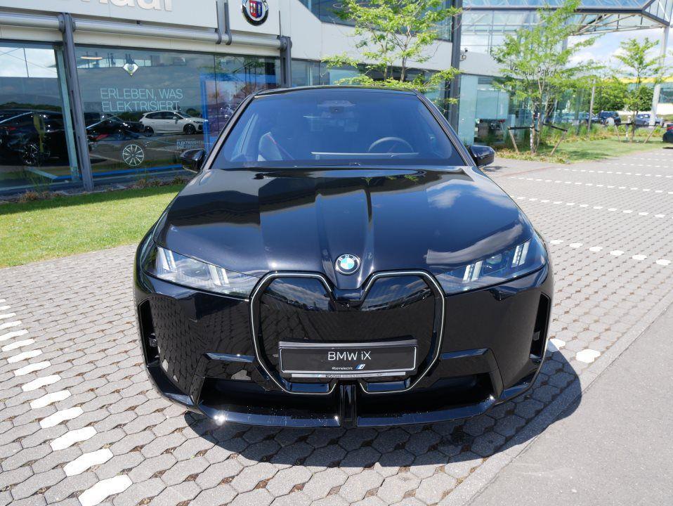 BMW iX xDrive60