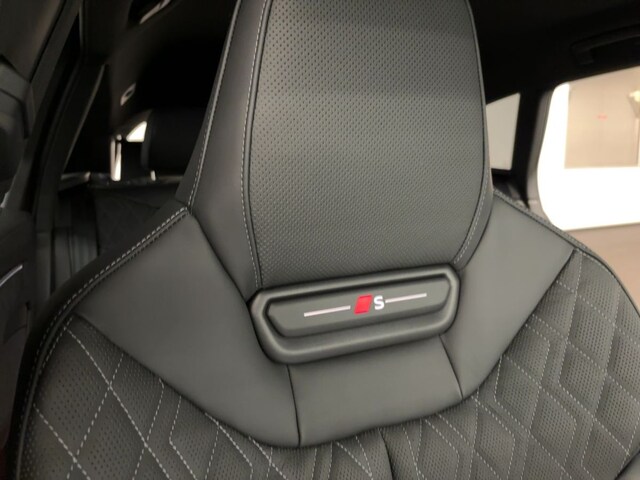 Audi A6 Avant Quattro S-Tronic