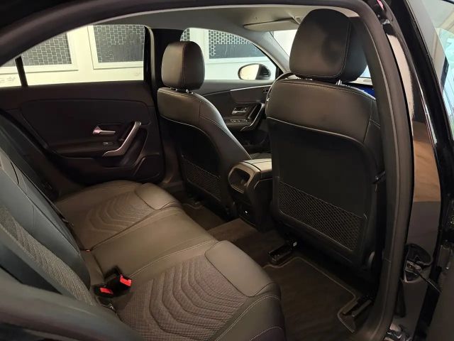 Mercedes-Benz A 180 A 180 d