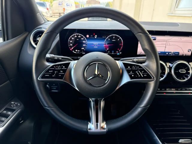 Mercedes-Benz B 180 B 180 d Sedan