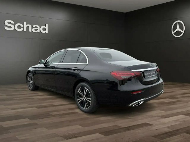 Mercedes-Benz E 200 AVANTGARDE Sedan