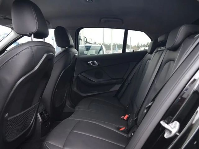 BMW 118 118i Sedan Sport Line