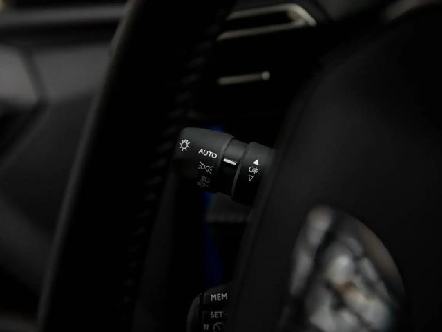 Peugeot 2008 100pk MT6 | Camera | Navi | Parkeers. a |  Carp...