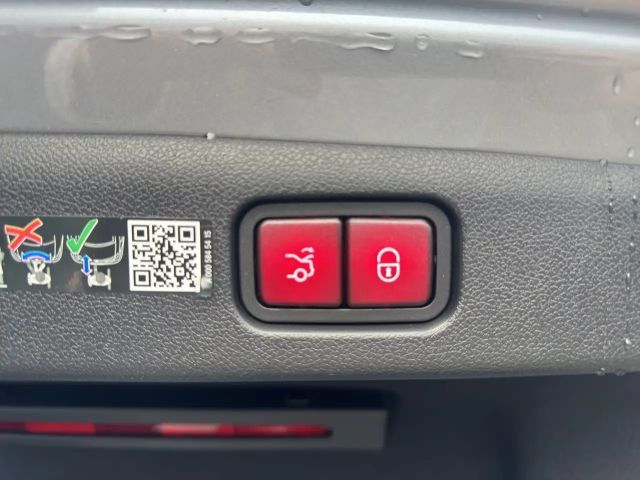 Mercedes-Benz E 400 4MATIC Sedan