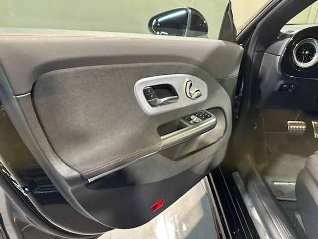 Mercedes-Benz CLA 250 AMG Line Sedan