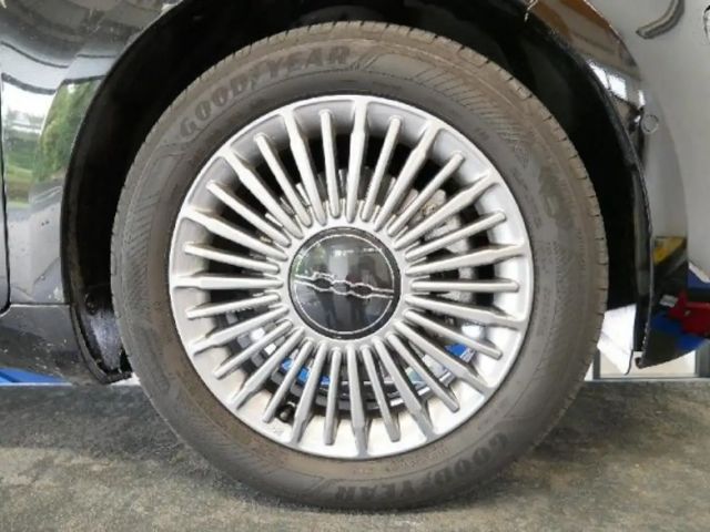 Fiat 500e e 3+1 - Komfort Paket, Style Paket uvm.