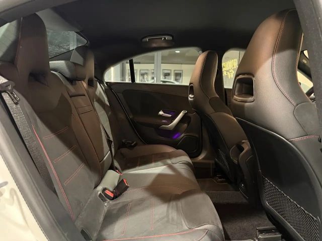 Mercedes-Benz CLA 220 AMG Line CLA 220 d Sedan