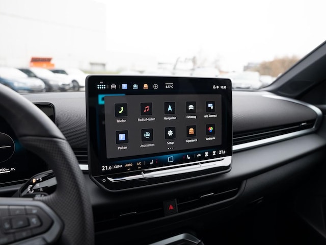 Volkswagen T-Roc 1.5 eTSI DSG R-Line