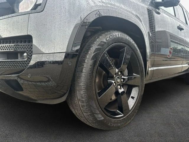 Land Rover Defender 110 D250 Dynamic SE