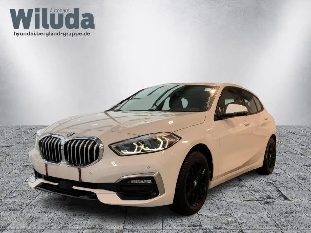 BMW 118 118i Luxury Line Sedan
