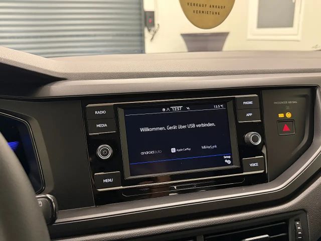 Volkswagen Polo 1,0*8 Fach*Parksensoren*Apple Carplay*Android A...