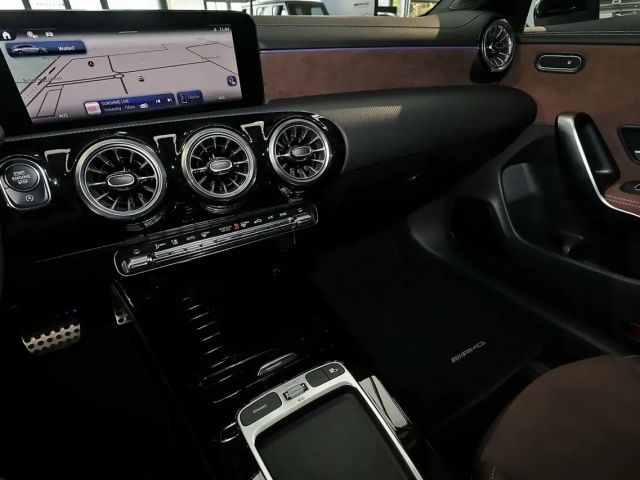 Mercedes-Benz CLA 180 AMG Line