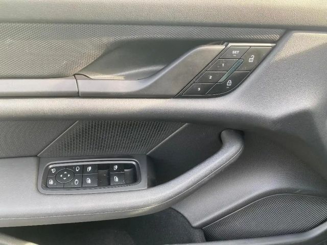 Porsche Taycan 71kWh