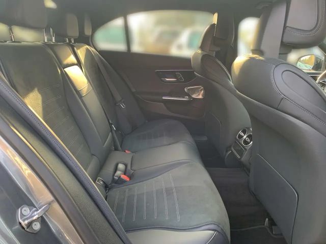 Mercedes-Benz C 200 AMG Line Sedan