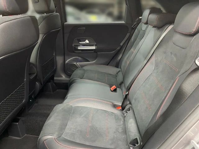 Mercedes-Benz B 200 AMG Line Sedan