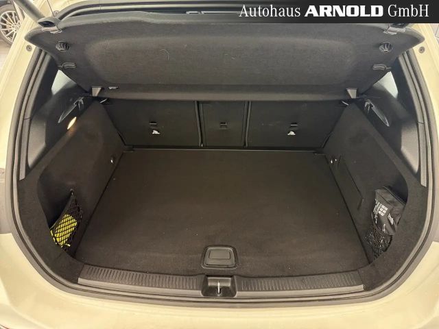 Mercedes-Benz B 200 Progressive Sedan