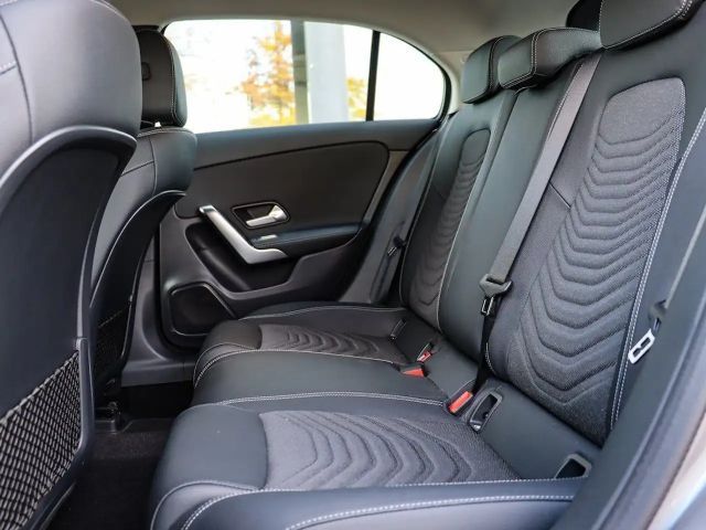 Mercedes-Benz A 200 ProgressiveAdvanced/LED/Kamera/MBUX/Winter