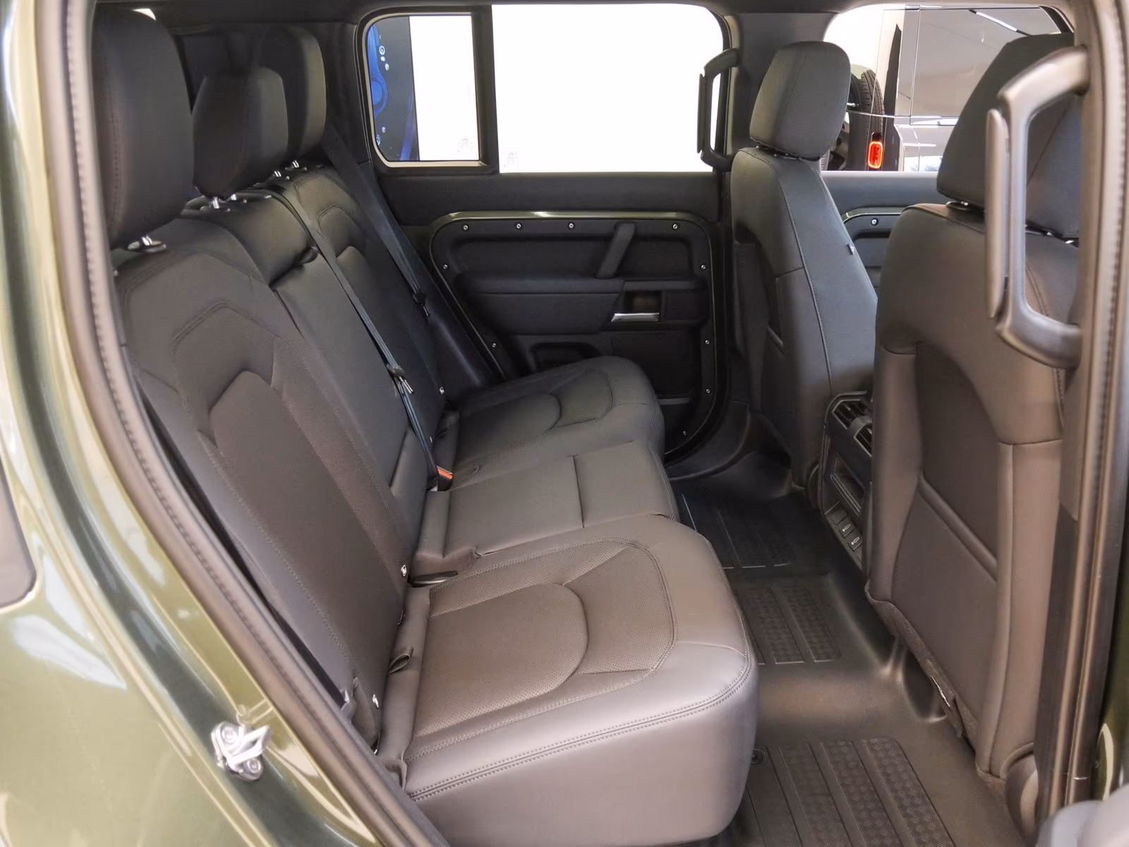 Land Rover Defender 110 AWD D250 Dynamic SE