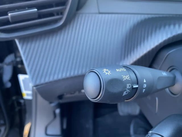 Peugeot E-2008 Allure Pack