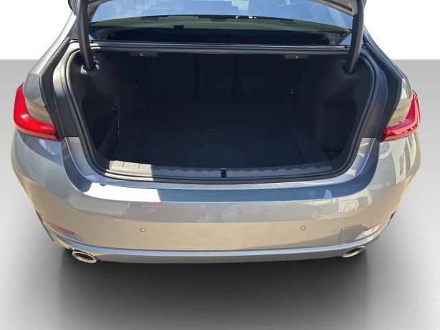 BMW 320 320i Sedan xDrive