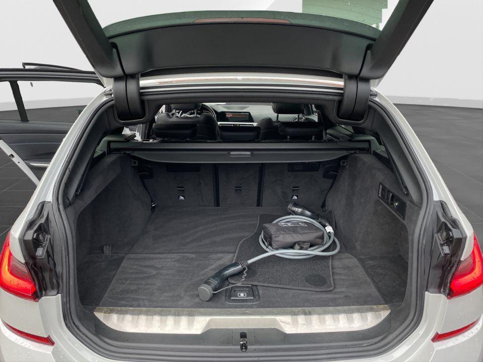 BMW 330 330e Touring xDrive