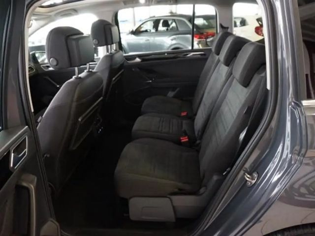 Volkswagen Touran DSG R-Line