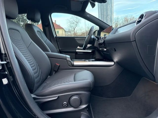 Mercedes-Benz B 200 Sedan