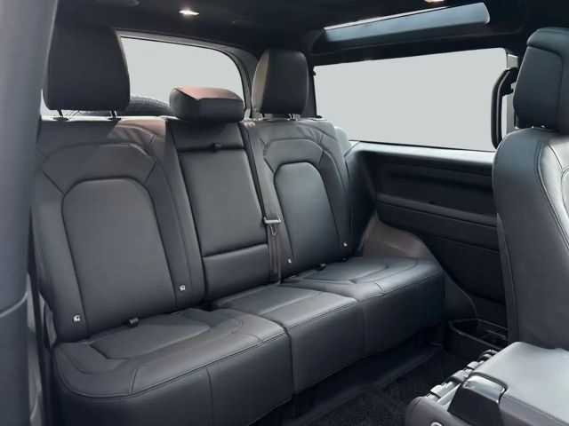 Land Rover Defender 90 D300 Dynamic HSE